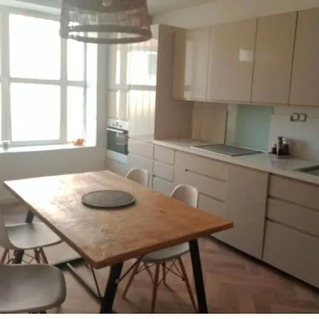 150 M Du Port Et De La De Apartment *